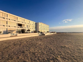 Spacieux T2 avec piscine et parking, proches des plages - FR-1-716-1